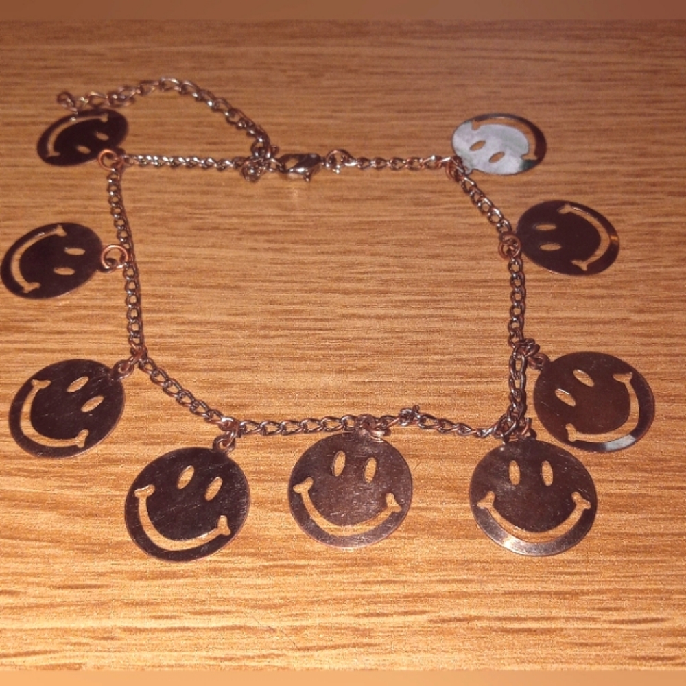 Smiley Face Charm Anklet. Adorable Vintage